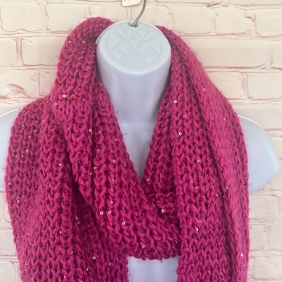 Fuchsia pink wrap sequins bling crochet scarf - Picture 3 of 7